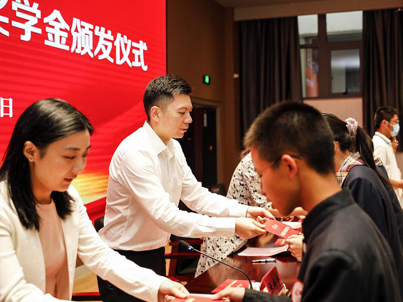 优德88股份上市一周年丨阔步前进 筑梦新程